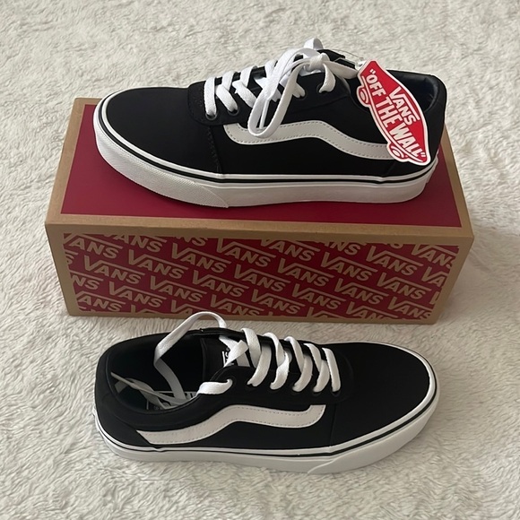 (NWT) Vans Ward Women’s Shoes in Black & White, Size: 9 - Picture 1 of 17